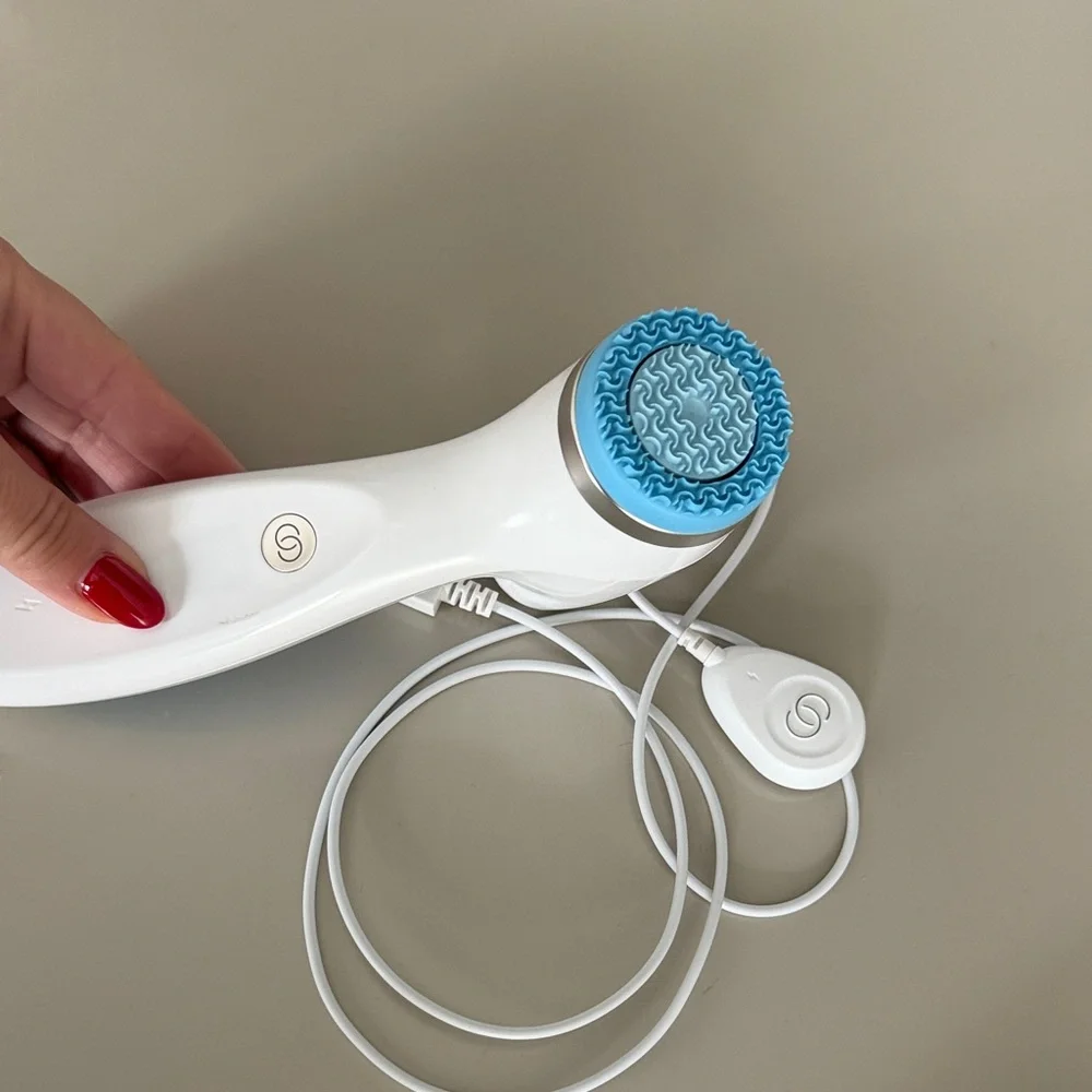 LumiSpa Blue and White Skincare Tool - Picture 2 of 3